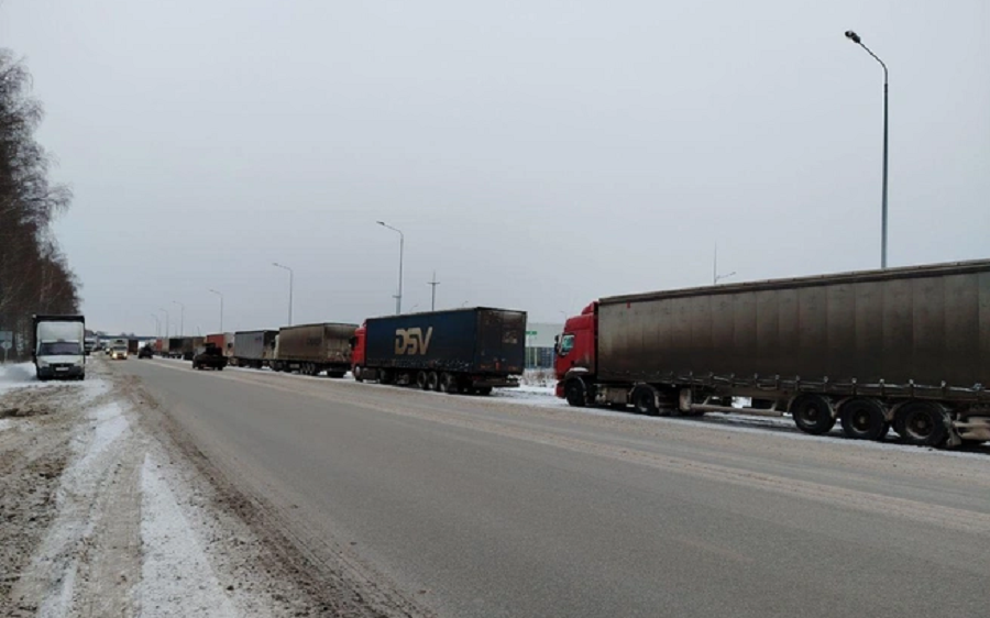 Движению мешают новогодние заказы