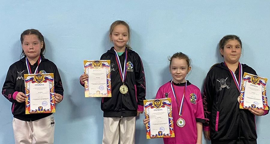 Самые юные полевские фехтовальщики соревнуются