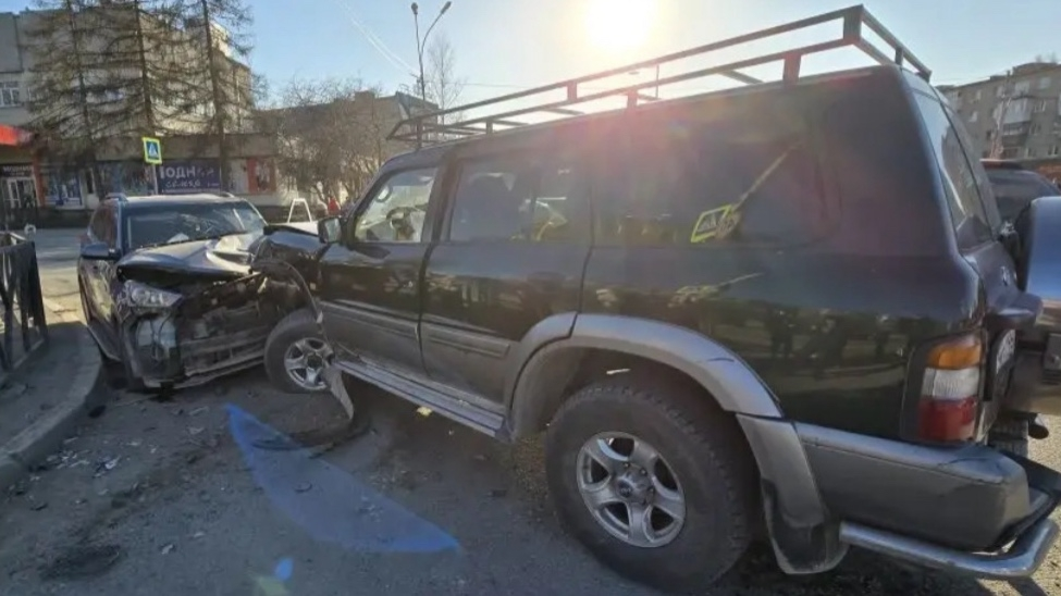 Не уступил. Полевская полиция расследует ДТП на оживленном перекрестке