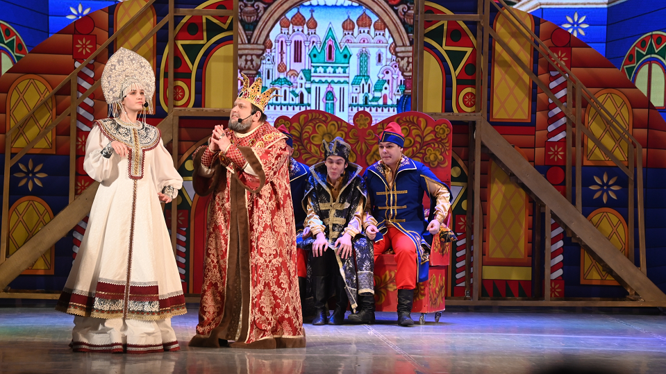 Как дети сотрудников СТЗ играли в сказочном спектакле. Видео