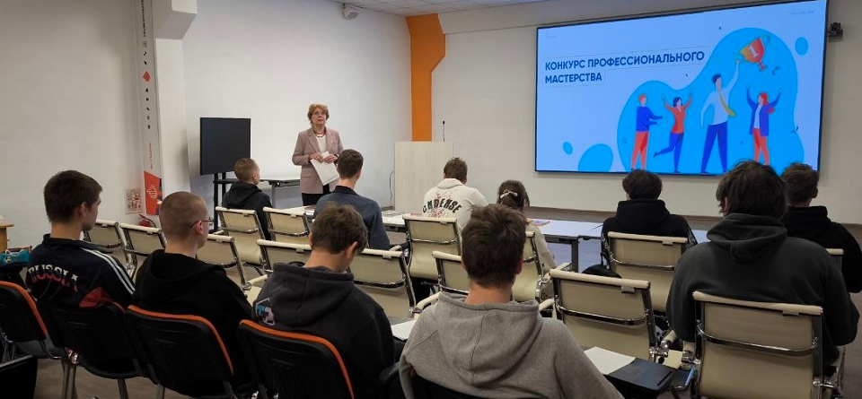 Первокурсникам ПМТ рассказали об истории СТЗ