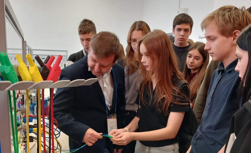 Полевские школьники ознакомились со специальностями профессионалитета