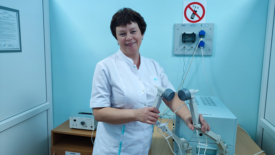 Счастье – это быть нужной и помогать людям, считает Ирина Валова, медицинская сестра ЛОЦ СТЗ