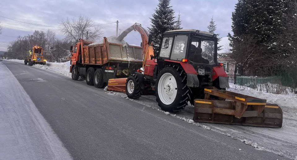 Полевской уверенно борется со снегом