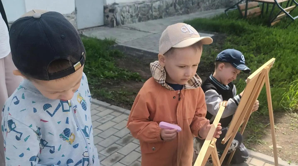 Художественная школа - самым маленьким полевчанам