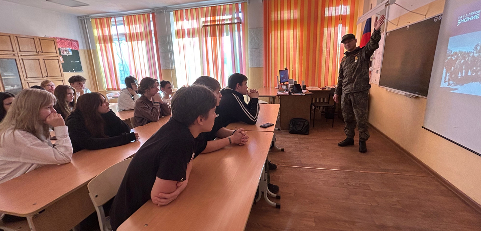 Урок Мужества прошел для полевских девятиклассников