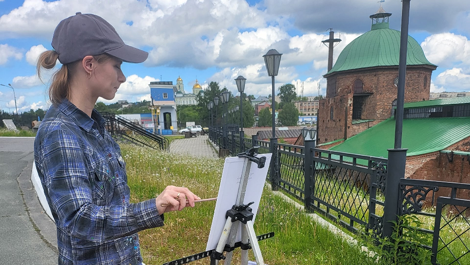 Юные полевские художники в ходе пленэра встретились с автором выставки