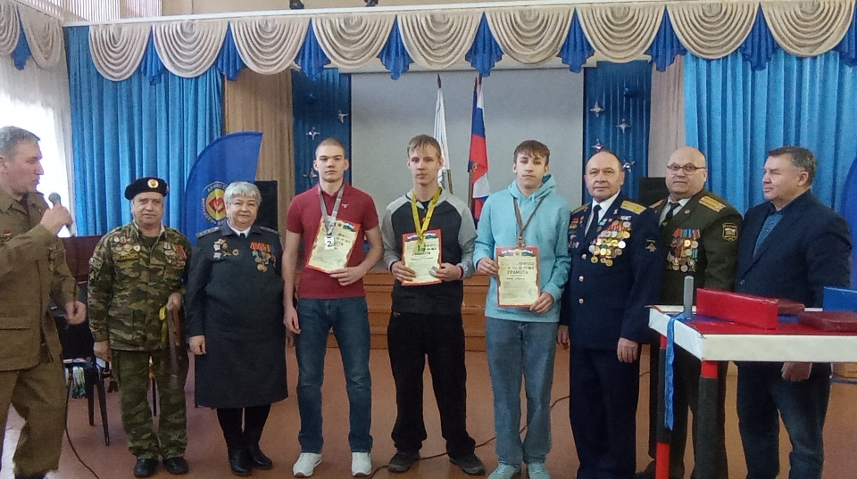 В полевском Политехническом лицее прошли открытые соревнования по армрестлингу