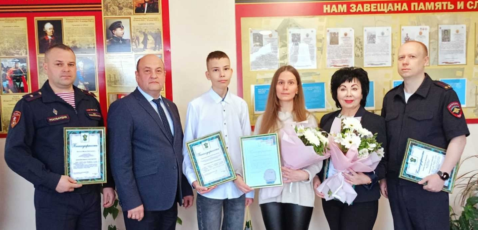 Глава Полевского лично поблагодарил лицеиста за бдительность